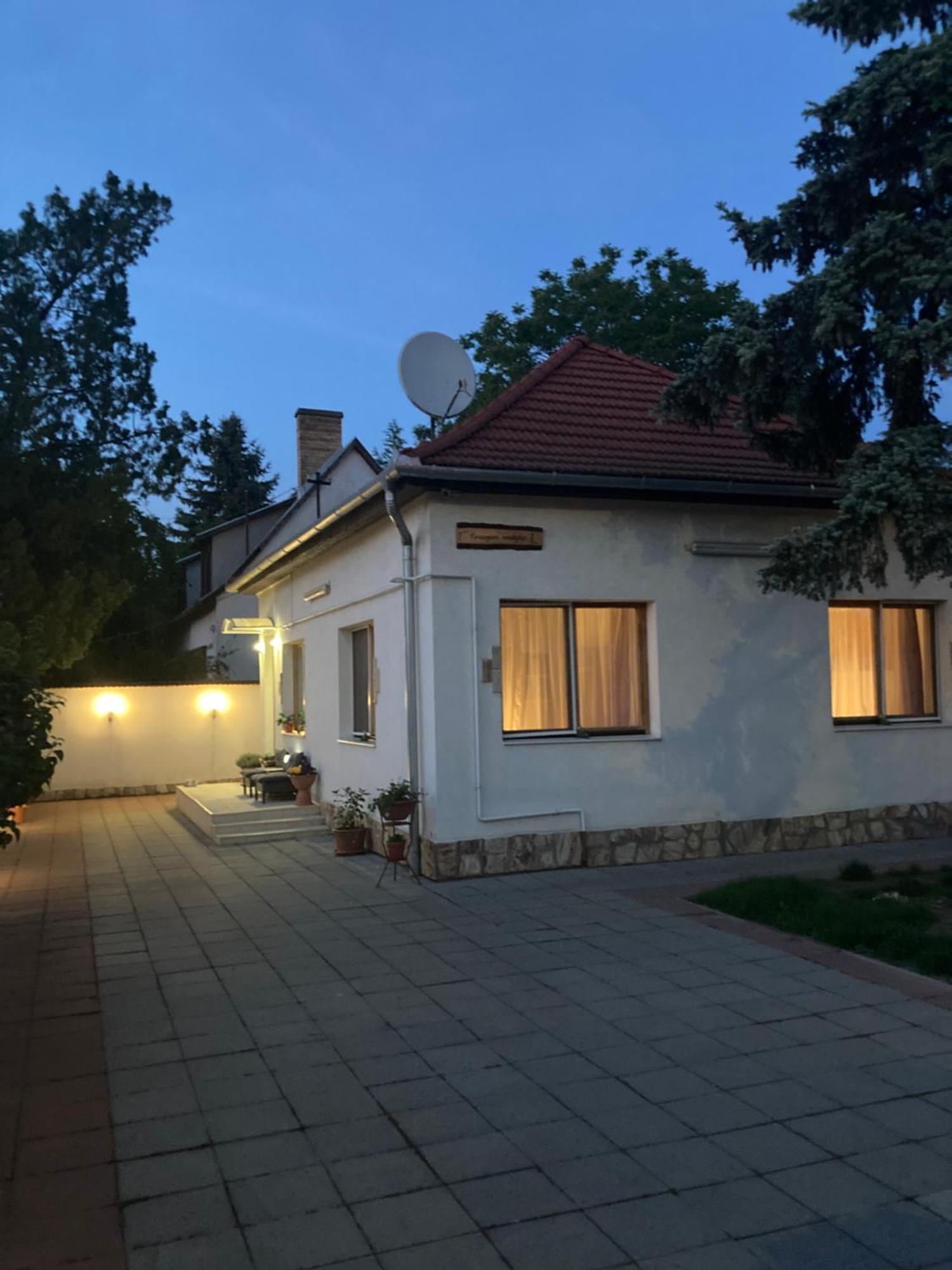Apartament Tavaszpart Vendeghaz